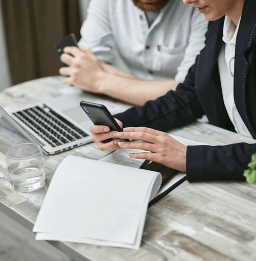 Finmane Bitaris illustration de l'équipe de soutien